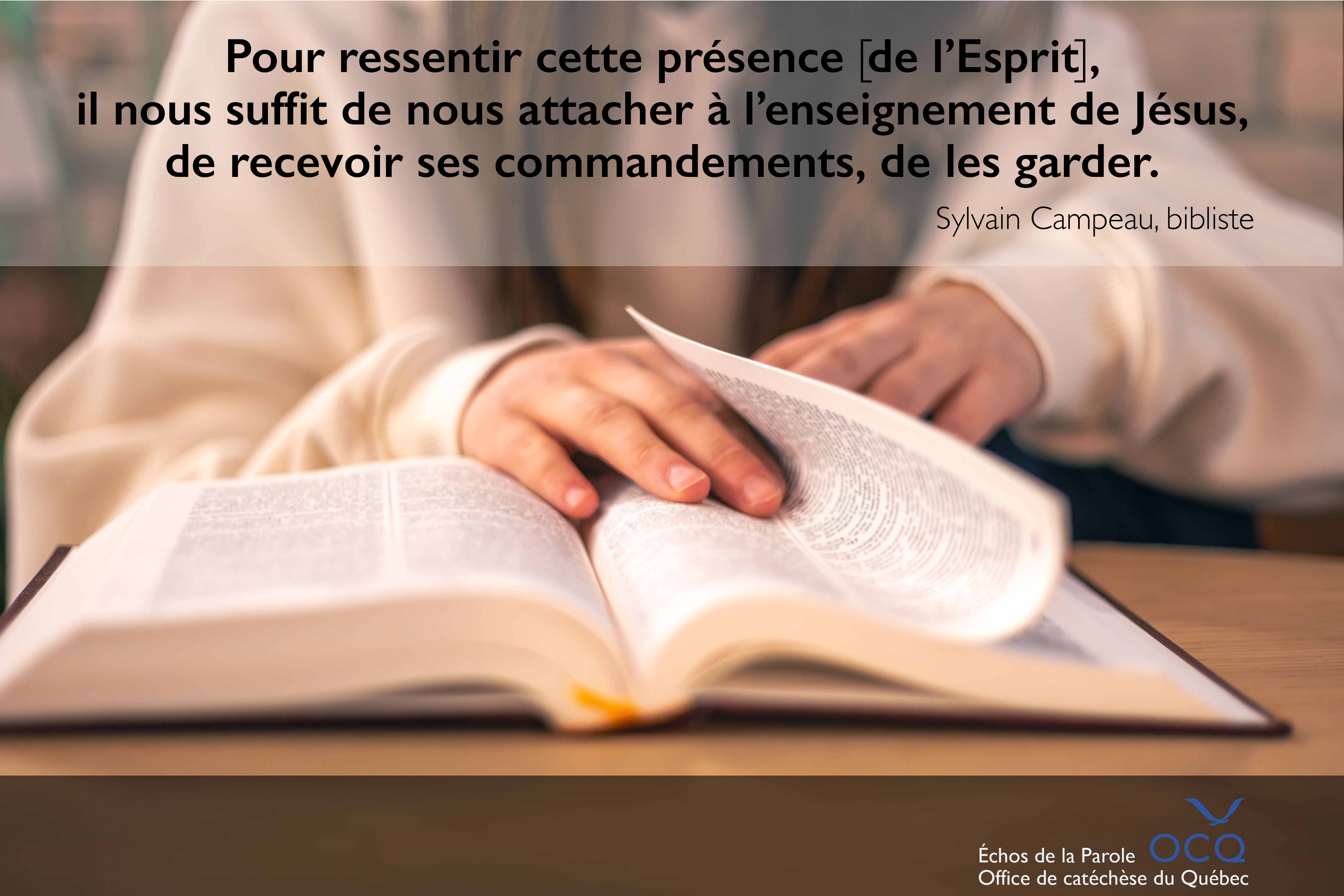 Homme lisant Bible