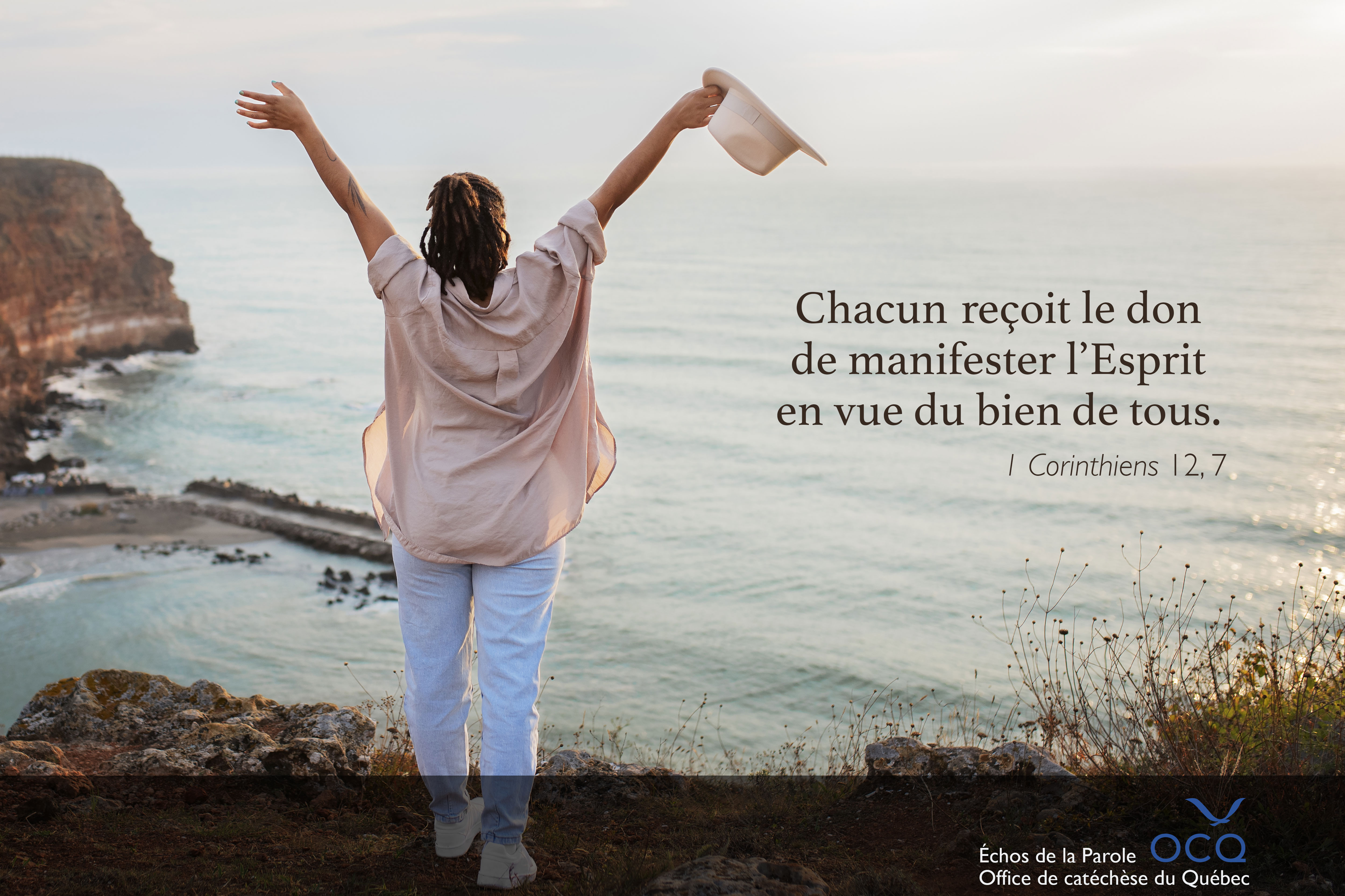 femme devant l'océan